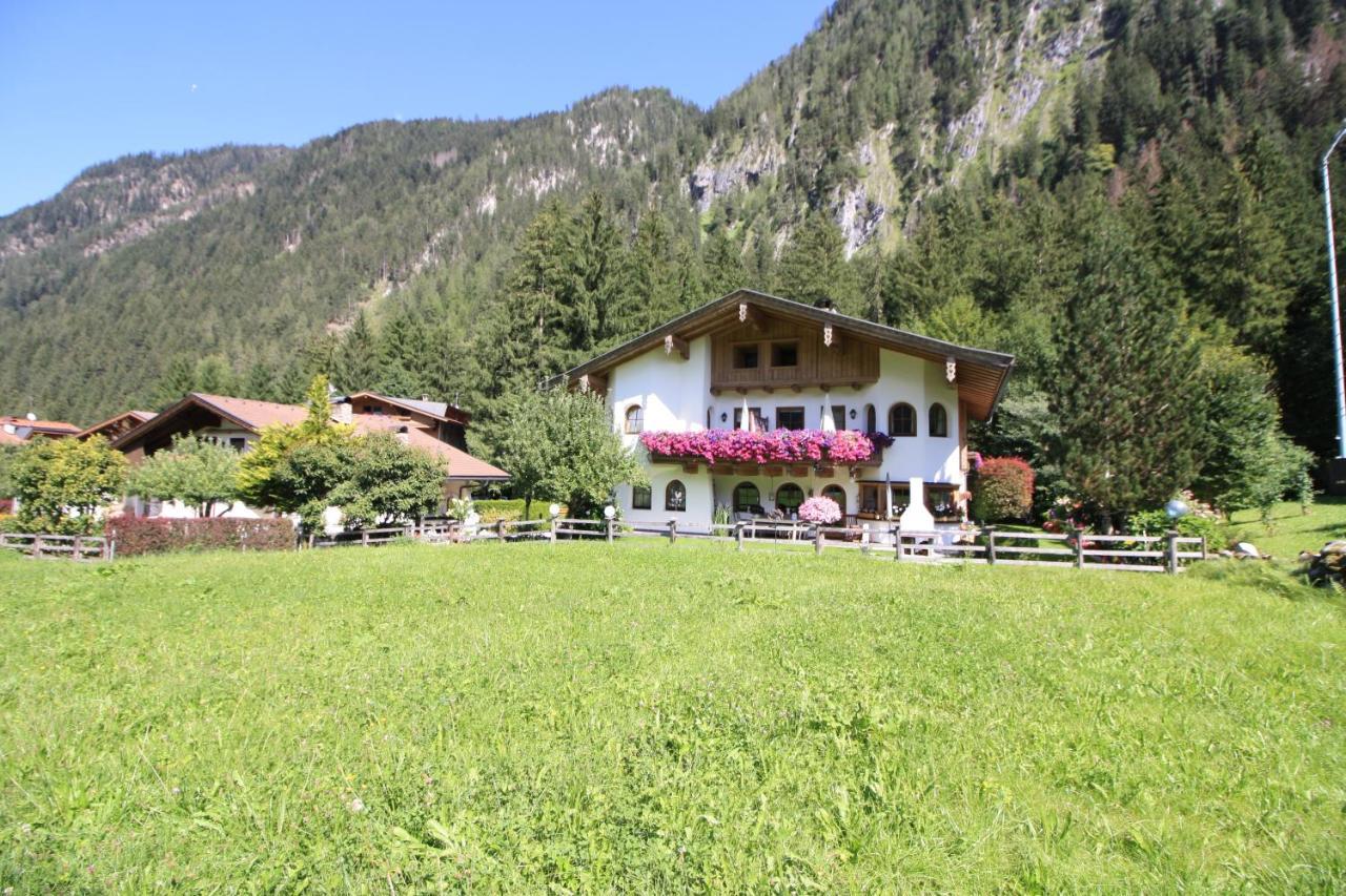 Vronis Waldhaus Adults Only Aparthotel Mayrhofen Exterior foto
