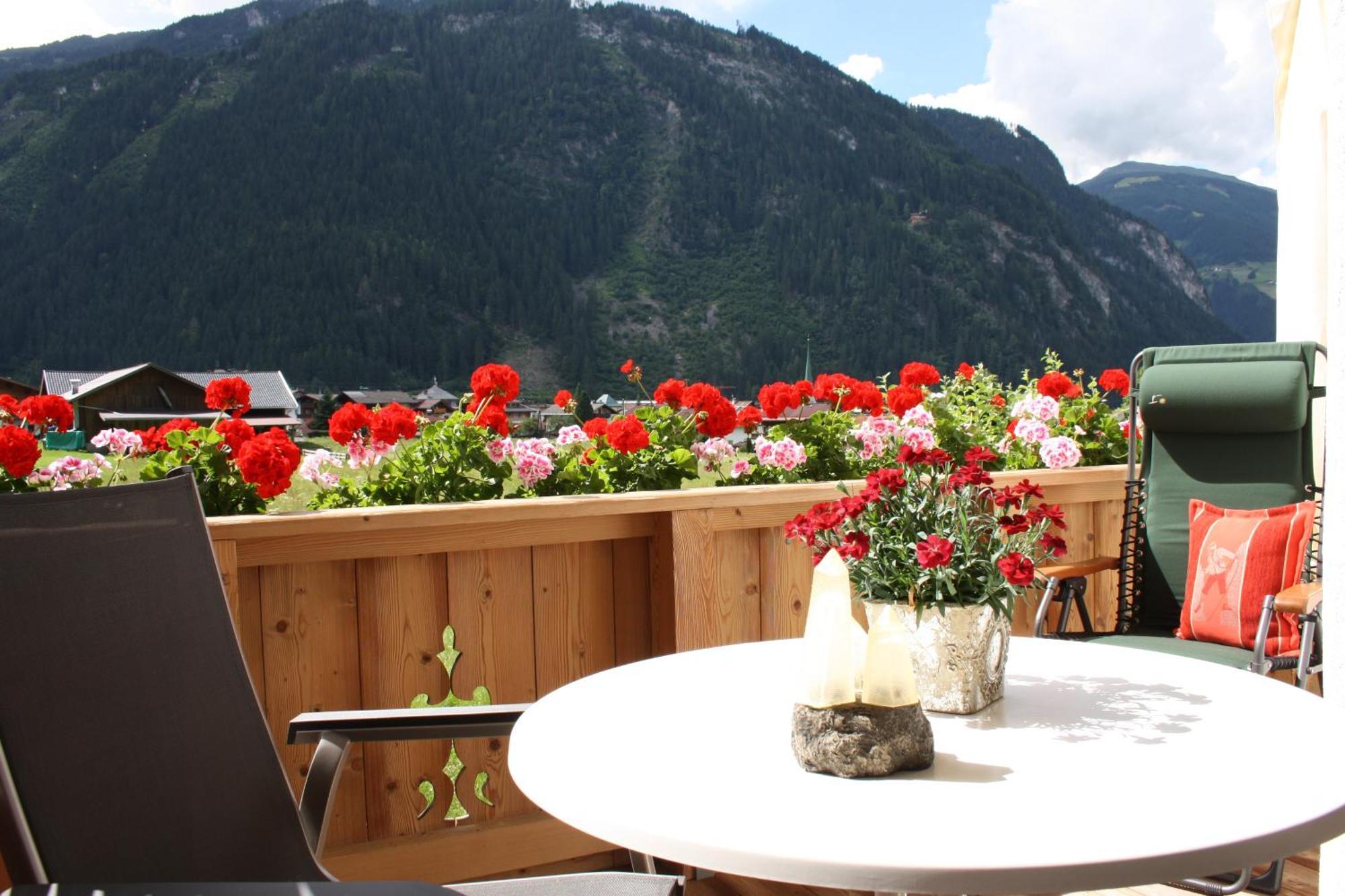 Vronis Waldhaus Adults Only Aparthotel Mayrhofen Cameră foto